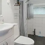 2 Bedroom Cozy In Stege