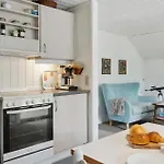 2 Bedroom Cozy In * Stege