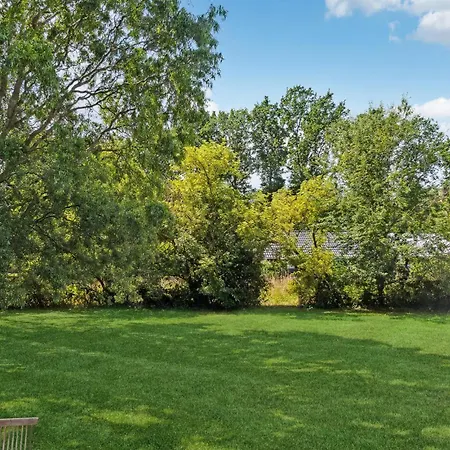2 Bedroom Cozy In Stege