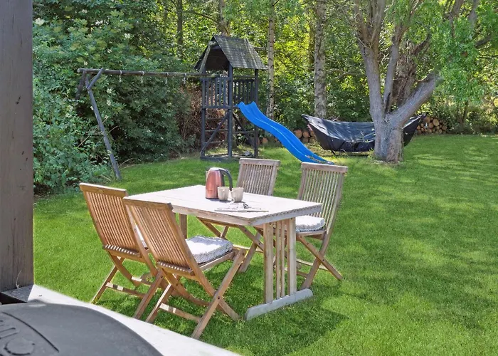 2 Bedroom Cozy In Stege