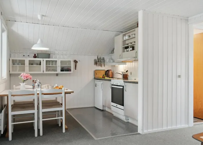2 Bedroom Cozy In Ferienhaus Stege