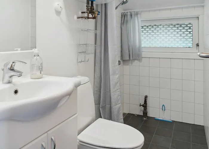 2 Bedroom Cozy In Stege