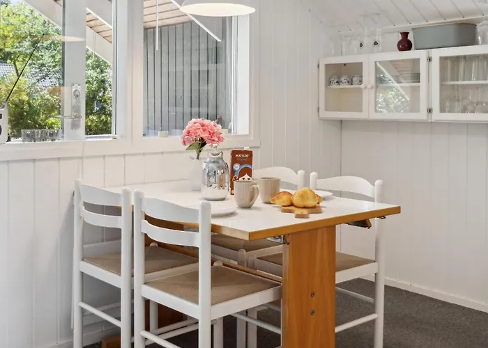 2 Bedroom Cozy In 스테지