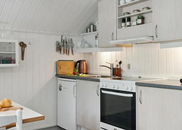 2 Bedroom Cozy In * Stege