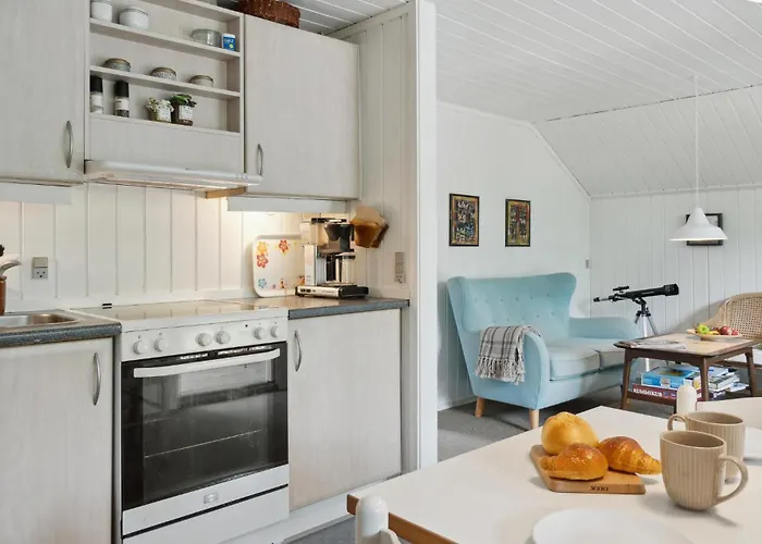 2 Bedroom Cozy In * Stege